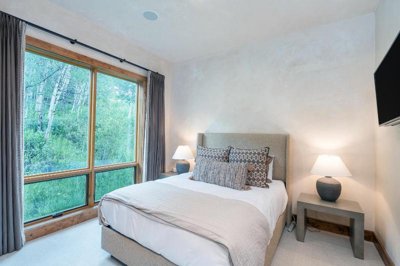 Brightside Chalet by Exceptional Stays - image 13