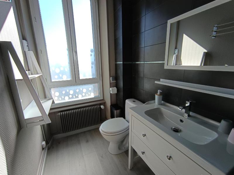 Double Room with Lake View image 3