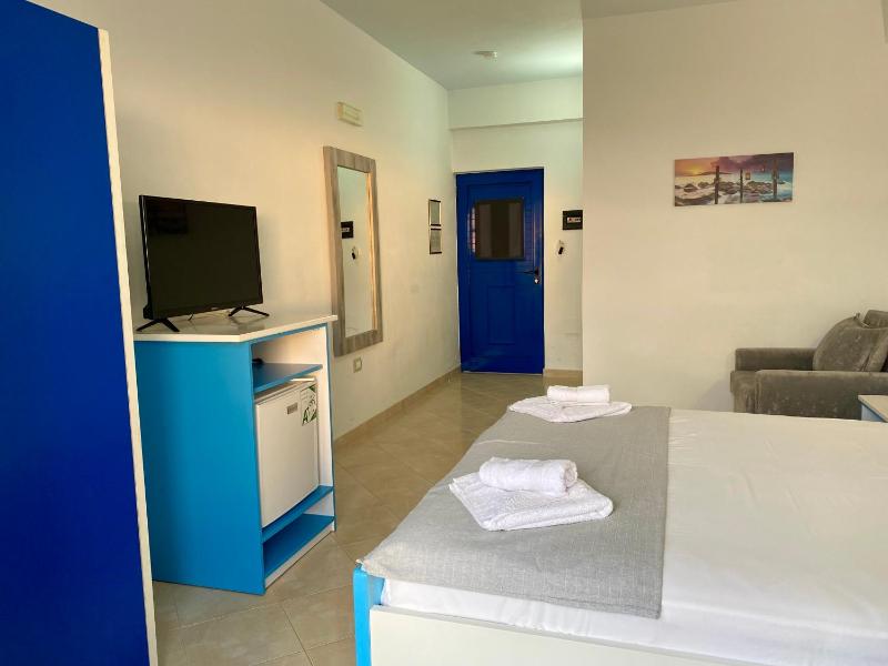 Triple Room with Sea View image 4