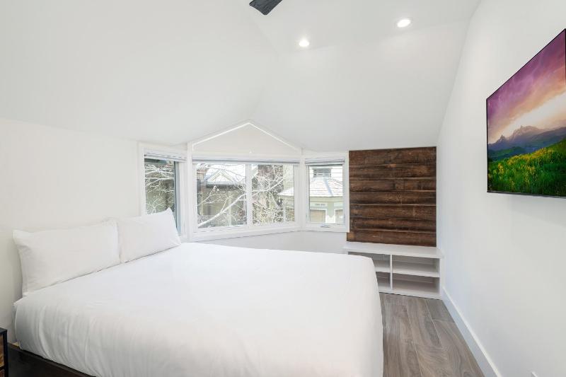 Columbine A by Exceptional Stays - image 7