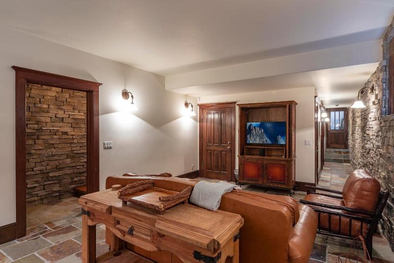 Heritage House by Exceptional Stays - image 12