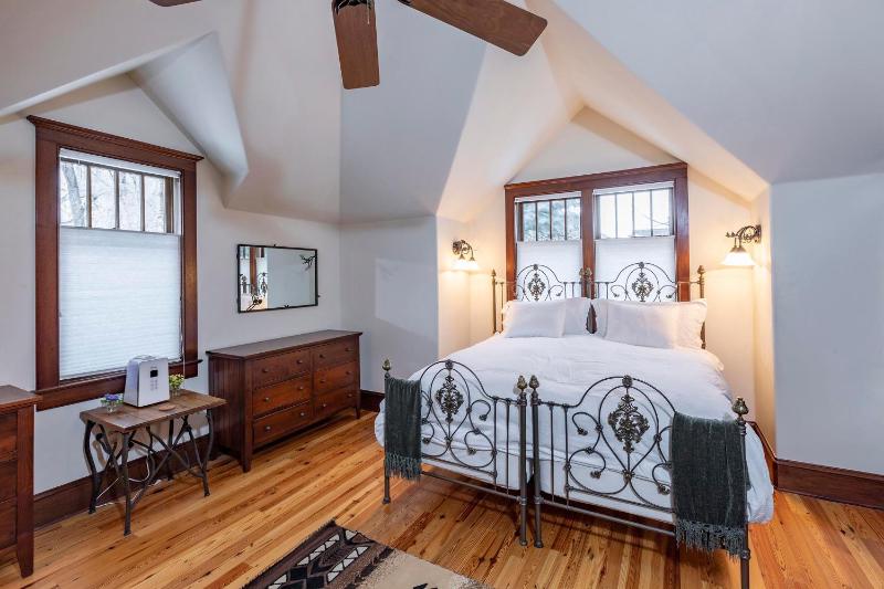 Heritage House by Exceptional Stays - image 14