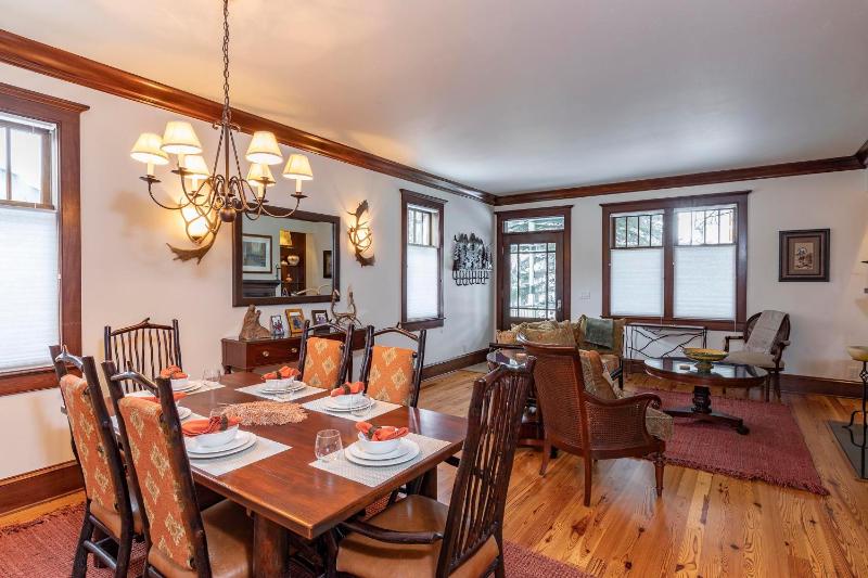 Heritage House by Exceptional Stays - image 9