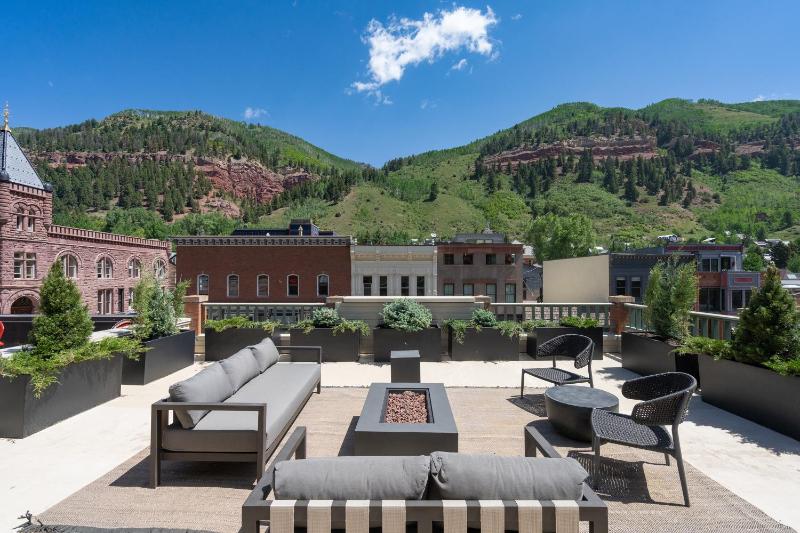 Heritage Penthouse by Exceptional Stays - image 11