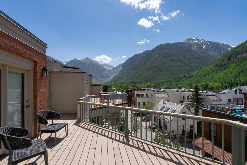 Heritage Penthouse by Exceptional Stays - image 8