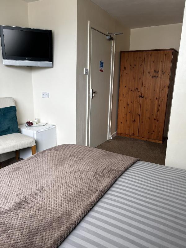 Standard Double Room image 3