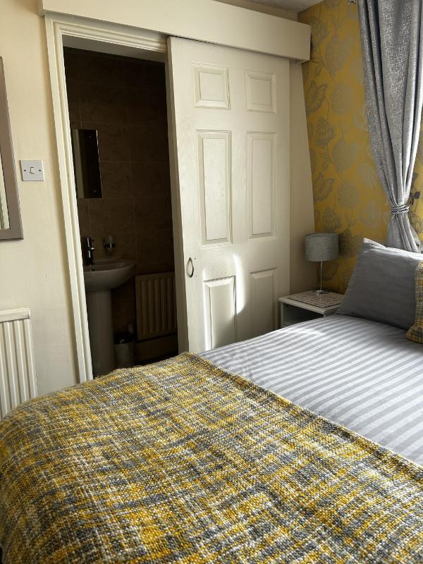 Double Room with Private Bathroom image 4