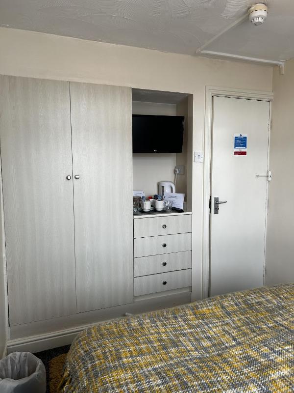 Double Room with Private Bathroom image 3