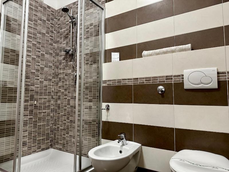 Superior Double or Twin Room with Lateral Sea View image 1
