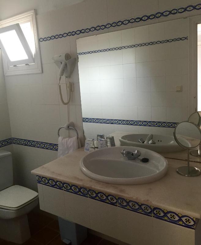Double Superior Twin or Queen room with courtyard view  image 4