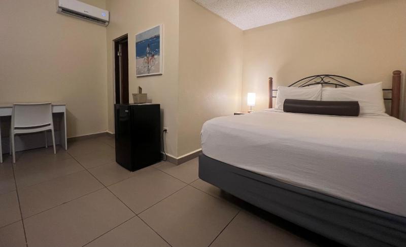 Queen Room image 1