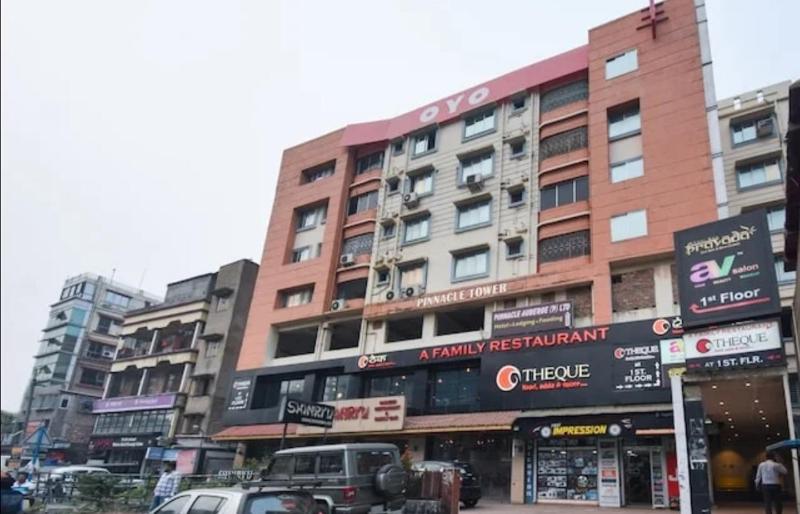 Hotel Pinnacle Tower - Near Airport - image 7