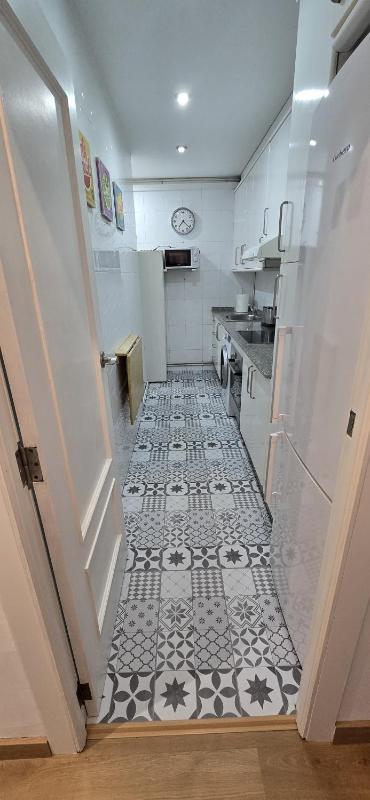 2-bedroom Bright and Classic Sagrada Familia Apartment - image 12