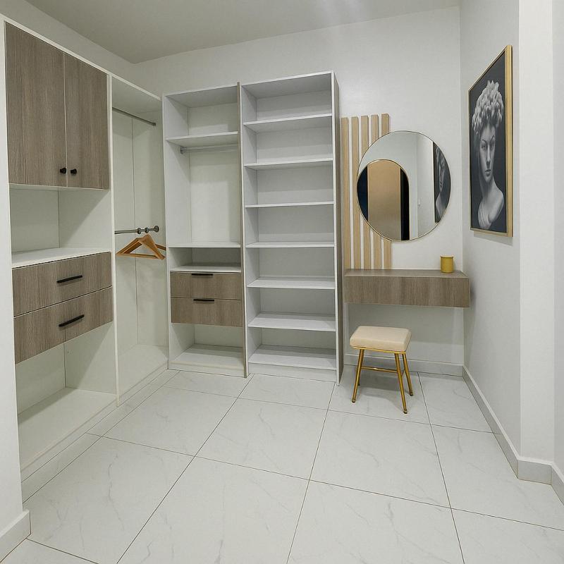 Fully Furnished Luxurious 4 Bedroom Apartment - image 16