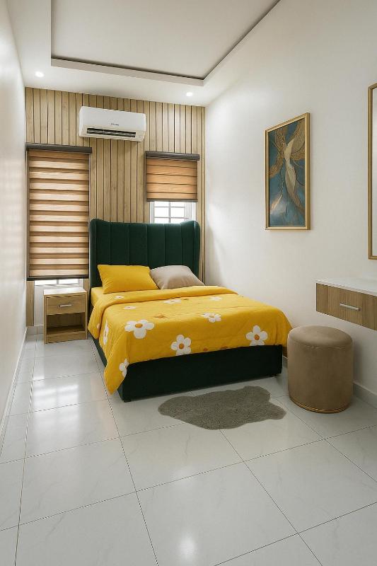 Fully Furnished Luxurious 4 Bedroom Apartment - image 13