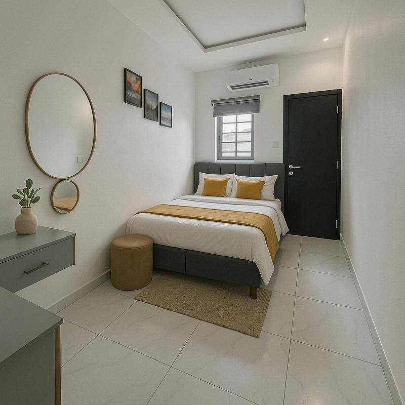 Fully Furnished Luxurious 4 Bedroom Apartment - image 9
