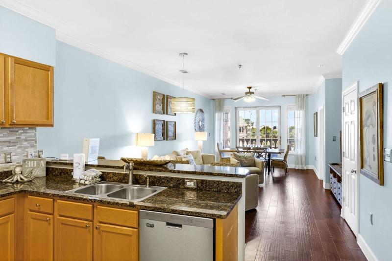 The Village Blue Haven Condo - Private Beach Access Pool & Hot Tub - image 7