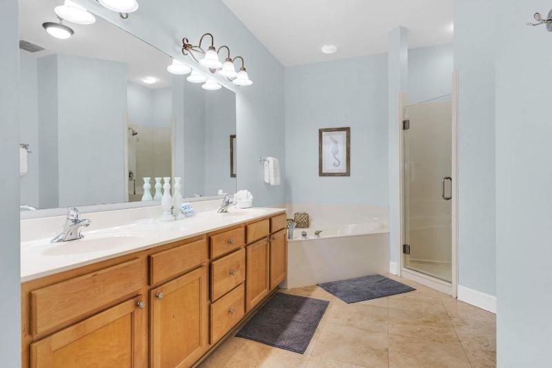 The Village Blue Haven Condo - Private Beach Access Pool & Hot Tub - image 8