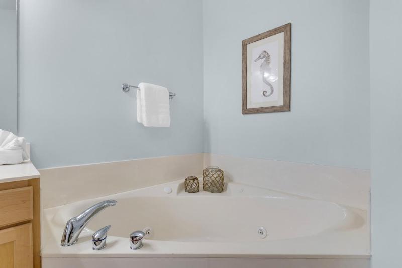 The Village Blue Haven Condo - Private Beach Access Pool & Hot Tub - image 15