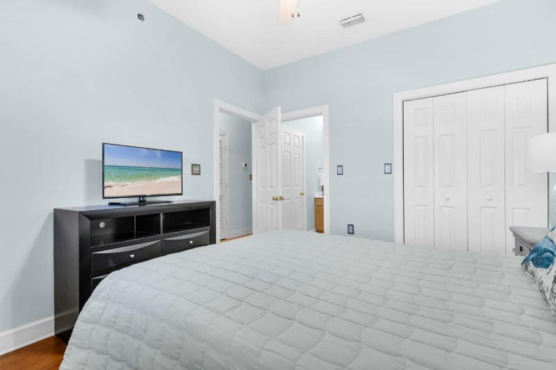 The Village Blue Haven Condo - Private Beach Access Pool & Hot Tub - image 12