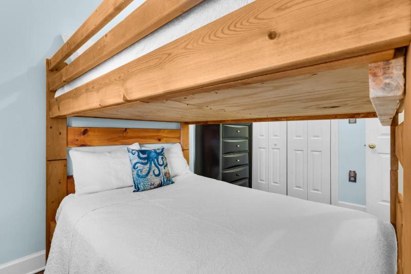 The Village Blue Haven Condo - Private Beach Access Pool & Hot Tub - image 19