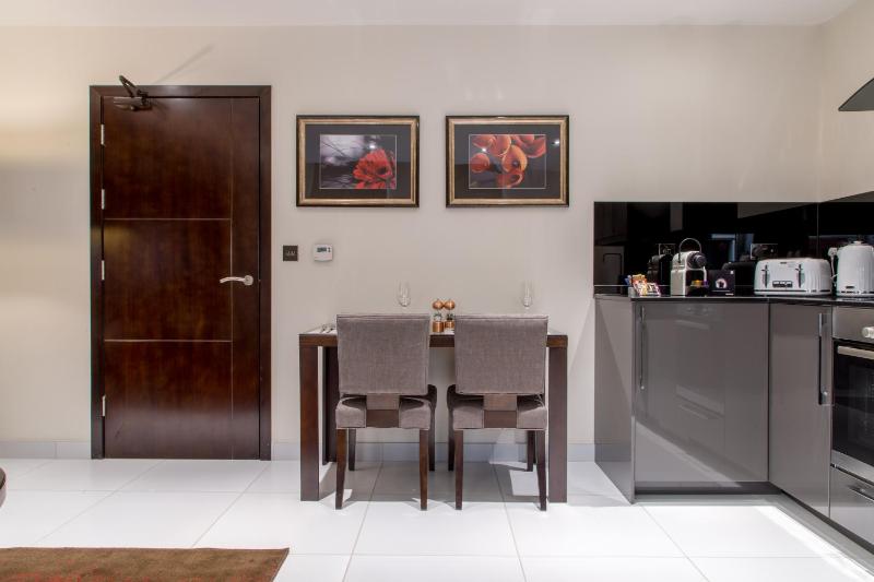 Mansio Suites The Headrow - image 4