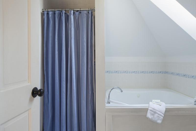 Captain William Weeks Room image 2