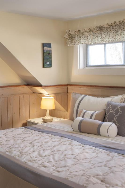 Captain William Weeks Room image 4