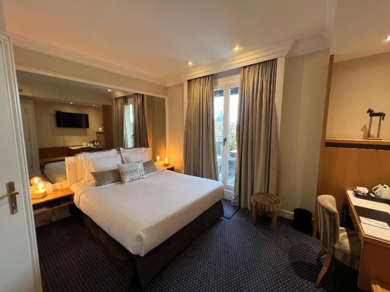 Superior Double Room image 1