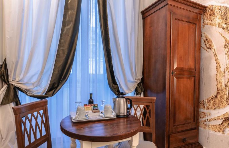 Classic Double Room image 4