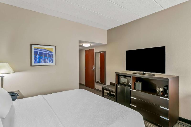King Room with Tub - Mobility Access/Non-Smoking image 3