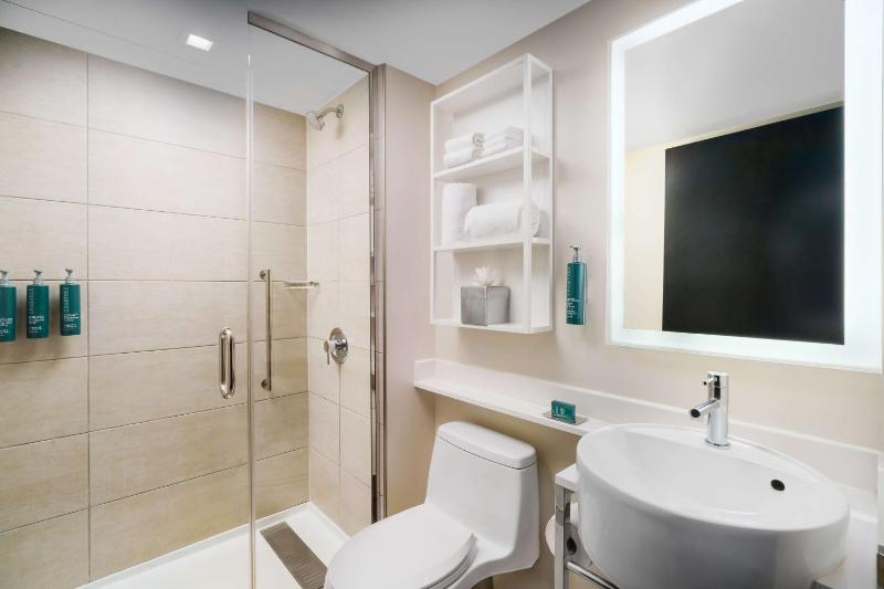 DoubleTree By Hilton New York Times Square West - image 14