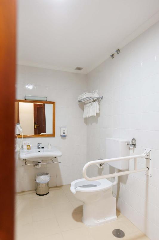 Double Room - Disability Access image 2