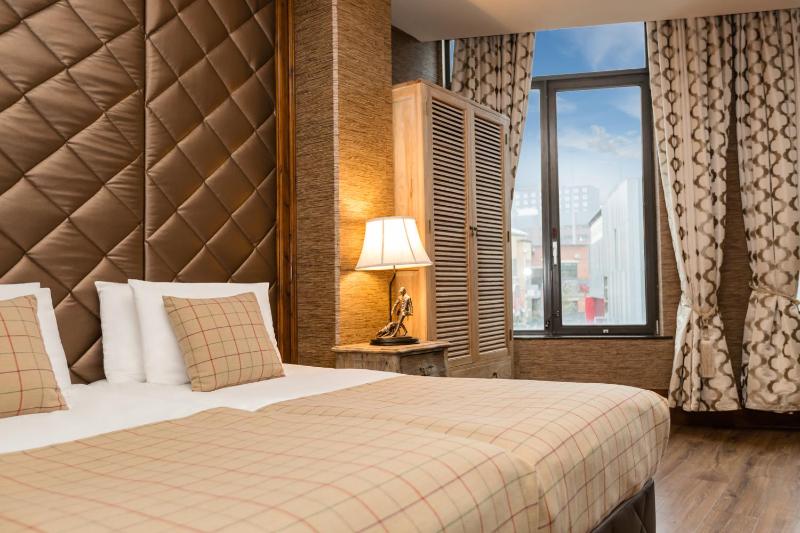 Luxury Room (Sleeping 4) image 1