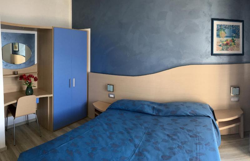 Double or Twin Room image 4