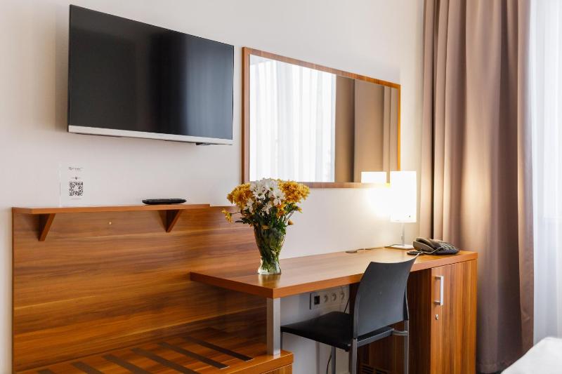 Standard Double or Twin Room image 4