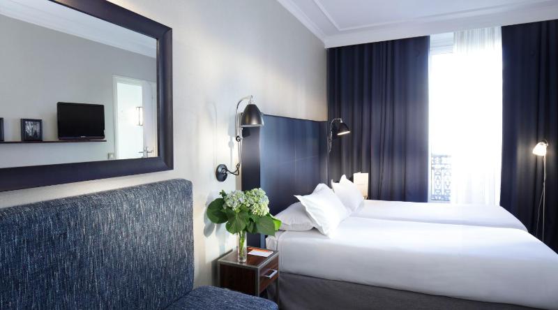 Standard Twin Room image 2