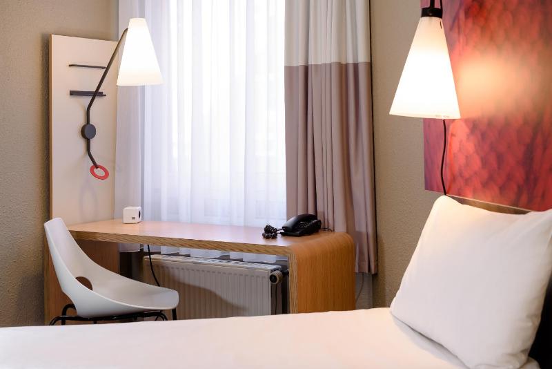 Superior Twin Room image 2