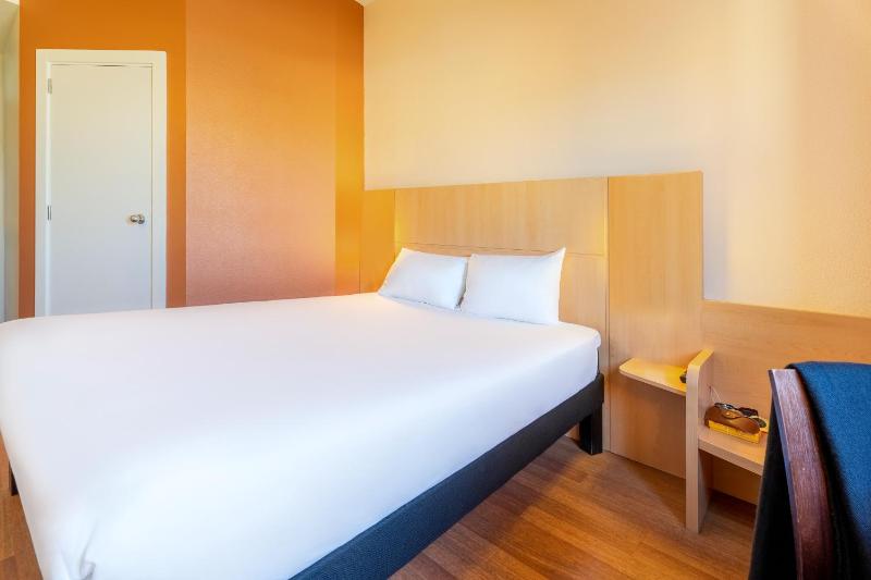 Double Room image 2