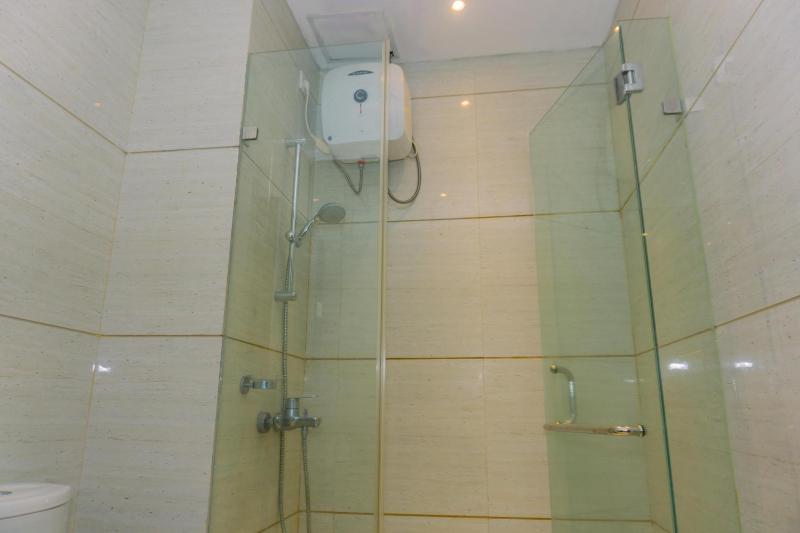 Fancy and Nice 1BR at Brooklyn Alam Sutera Apartment By Travelio - image 11
