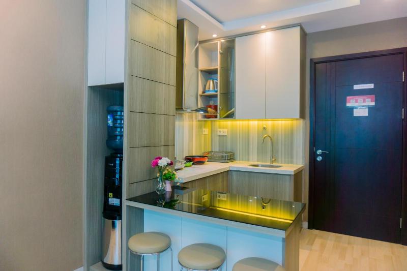 Fancy and Nice 1BR at Brooklyn Alam Sutera Apartment By Travelio - image 12