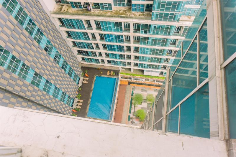 Fancy and Nice 1BR at Brooklyn Alam Sutera Apartment By Travelio - image 15
