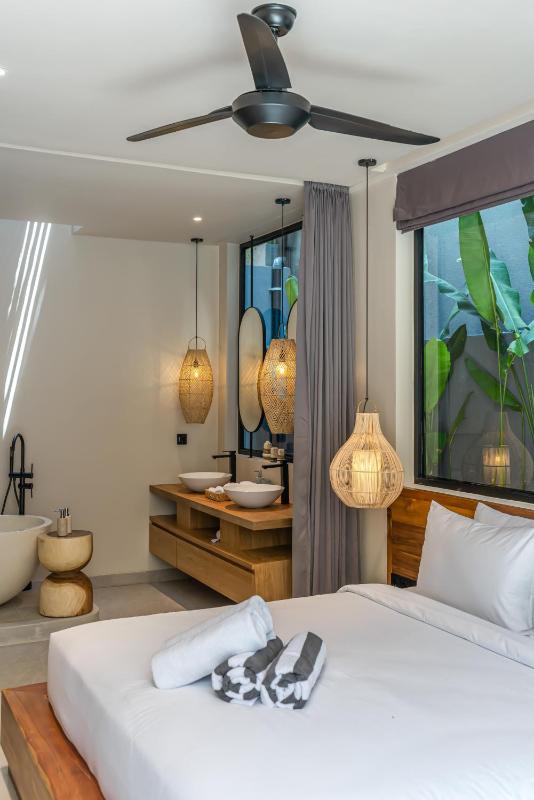 Yuko Tropical Bliss 2BR Villa Short Stroll to Beach - image 10