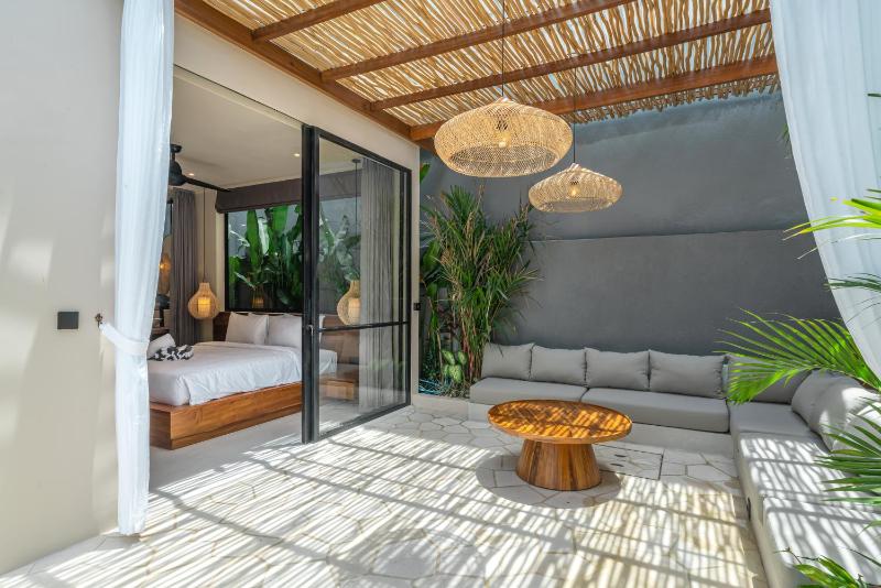 Yuko Tropical Bliss 2BR Villa Short Stroll to Beach - image 7