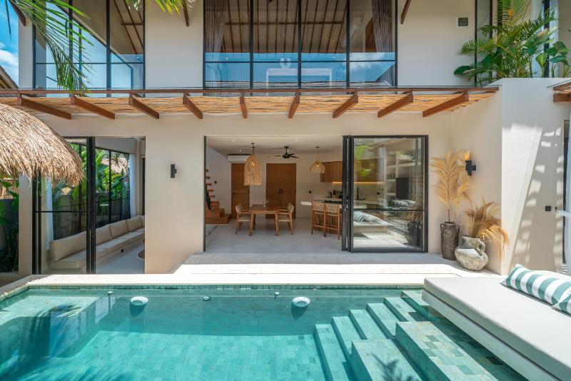 Yuko Tropical Bliss 2BR Villa Short Stroll to Beach - image 14
