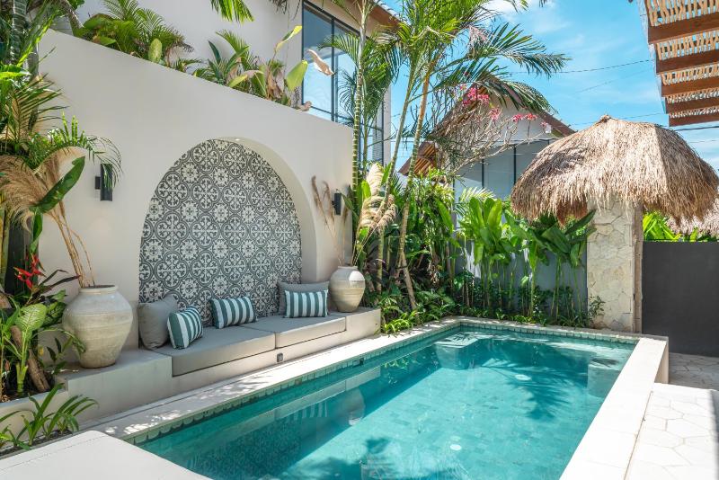 Yuko Tropical Bliss 2BR Villa Short Stroll to Beach - image 16