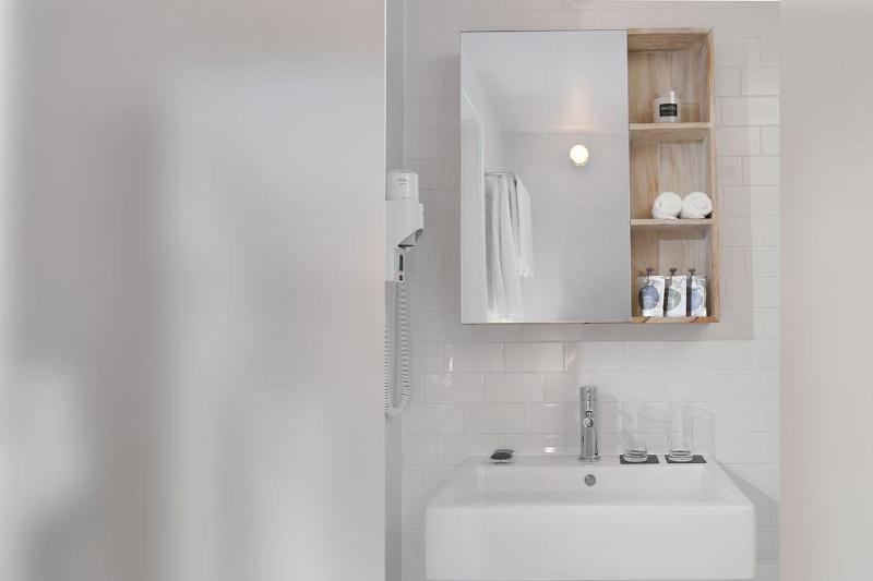 Standard Single Room image 4