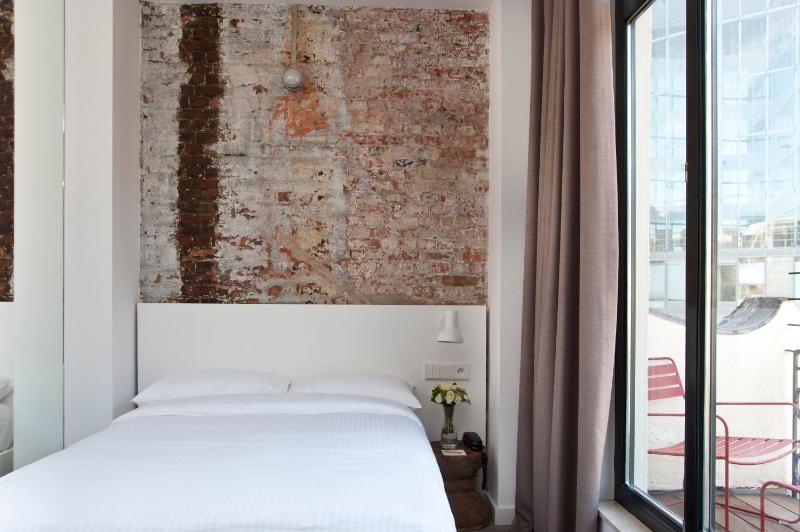 Standard Single Room image 2