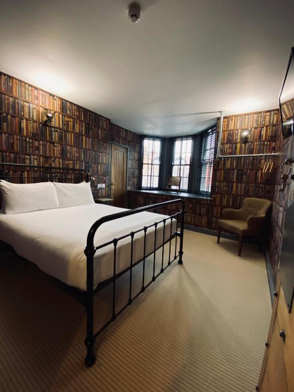 Double Room image 1