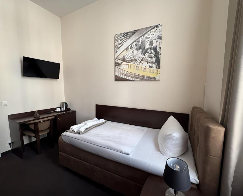 Standard Single Room image 4